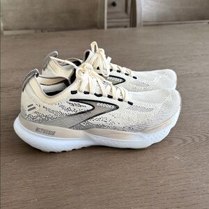 Brooks Glycerin 21 Stealthfit Women's Beige Athletic Shoes